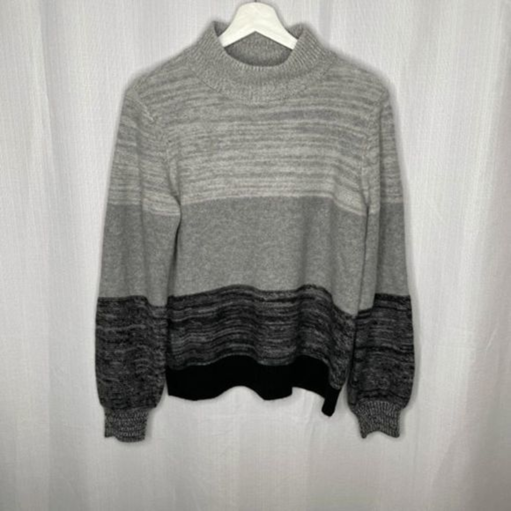 C by Bloomingdales Gray Block Cashmere Turtleneck Sweater - Picture 1 of 5